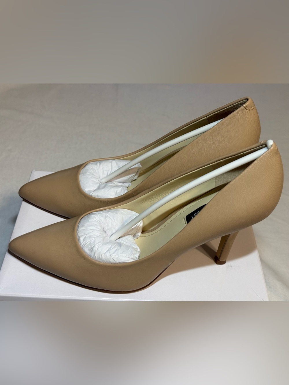 New Nine West Women’s Flax Classic Pointed-Toe  Pumps in Beige. Size 8M